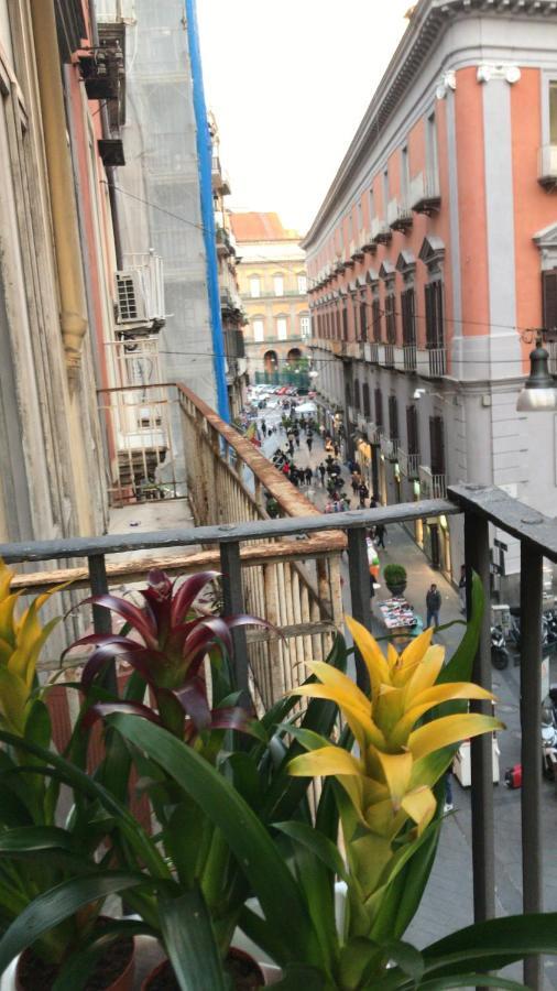 Base Napoli Plebiscito Bed and Breakfast Εξωτερικό φωτογραφία