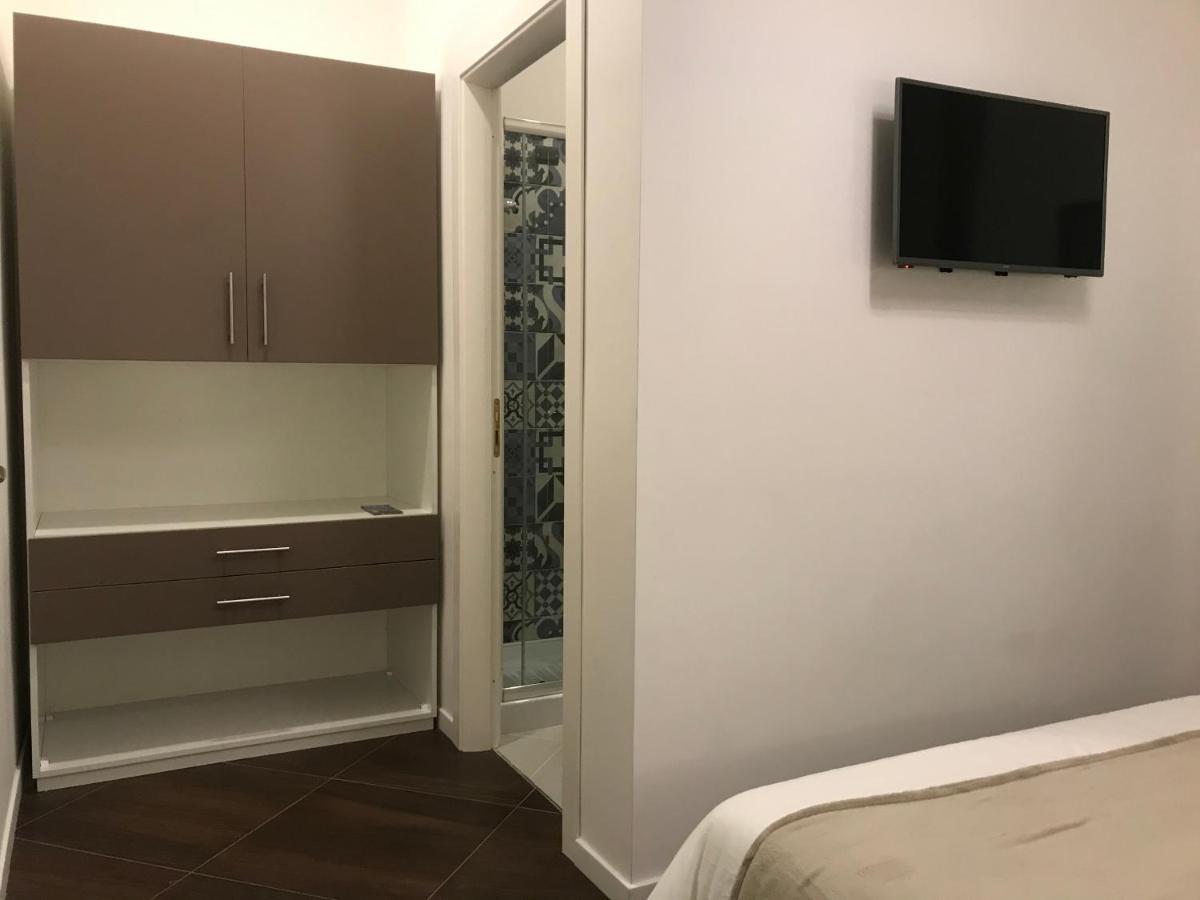 Base Napoli Plebiscito Bed and Breakfast Εξωτερικό φωτογραφία