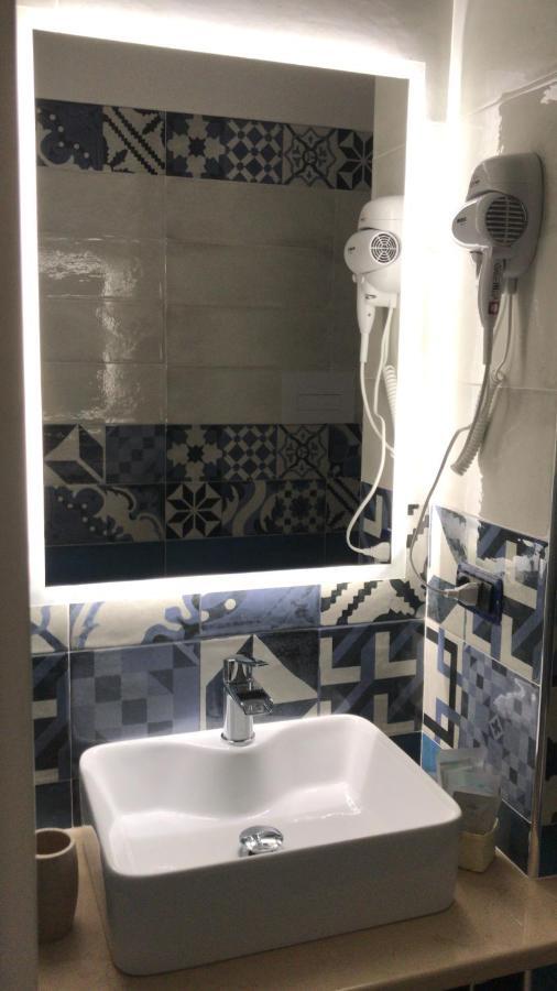 Base Napoli Plebiscito Bed and Breakfast Εξωτερικό φωτογραφία