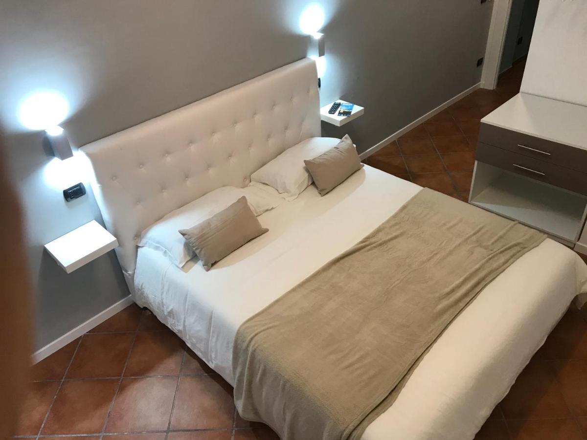 Base Napoli Plebiscito Bed and Breakfast Εξωτερικό φωτογραφία