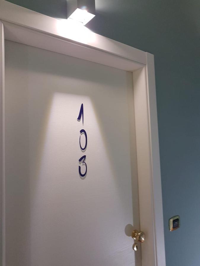 Base Napoli Plebiscito Bed and Breakfast Εξωτερικό φωτογραφία