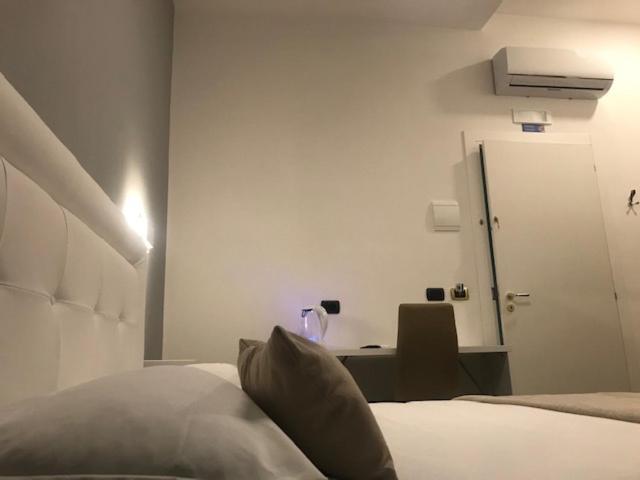 Base Napoli Plebiscito Bed and Breakfast Εξωτερικό φωτογραφία