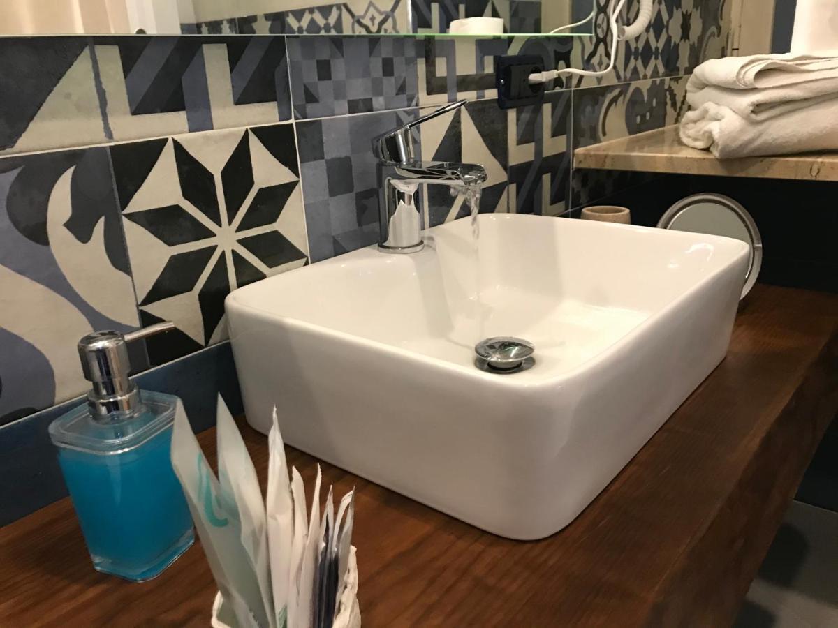 Base Napoli Plebiscito Bed and Breakfast Εξωτερικό φωτογραφία