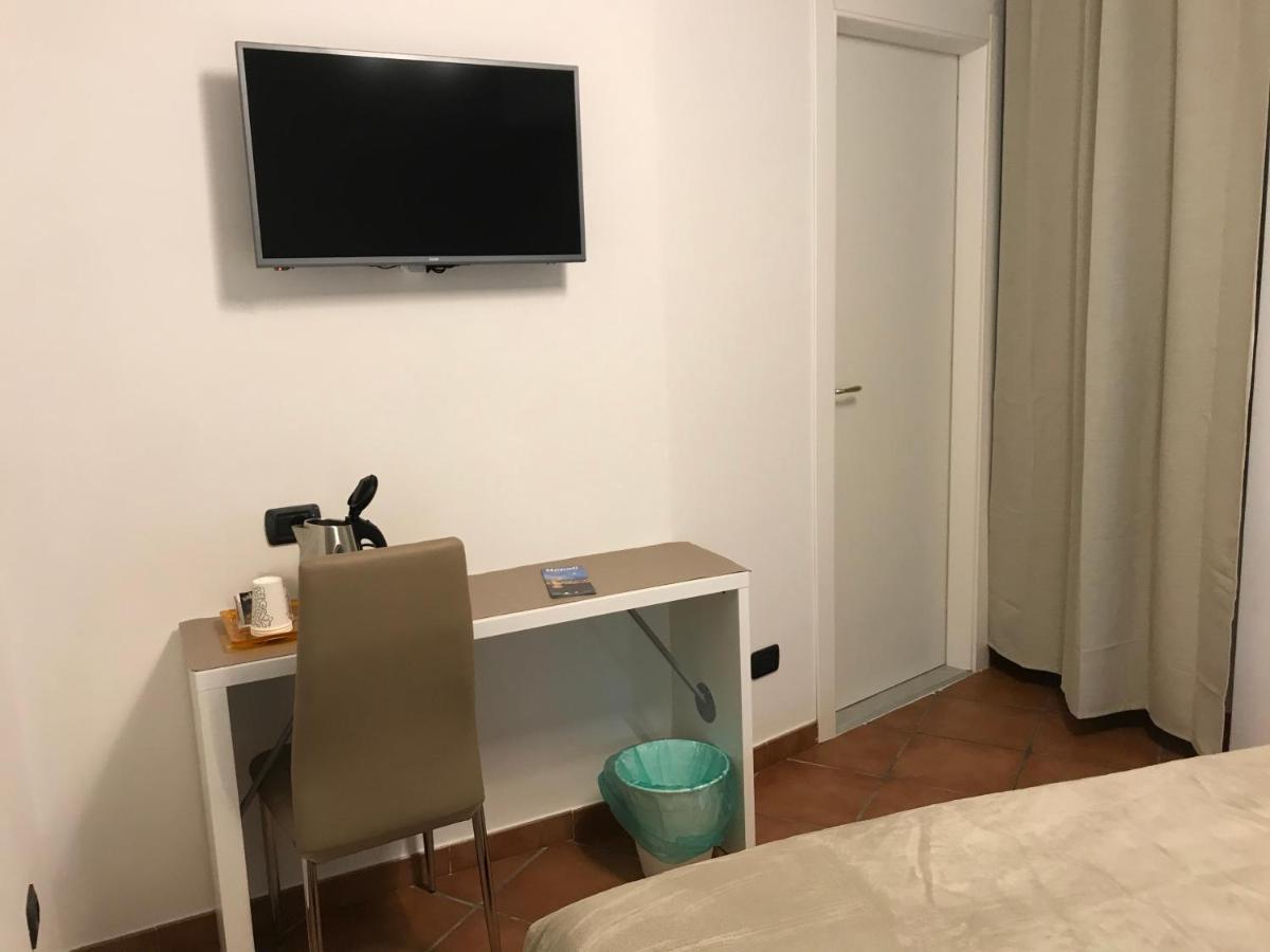 Base Napoli Plebiscito Bed and Breakfast Εξωτερικό φωτογραφία