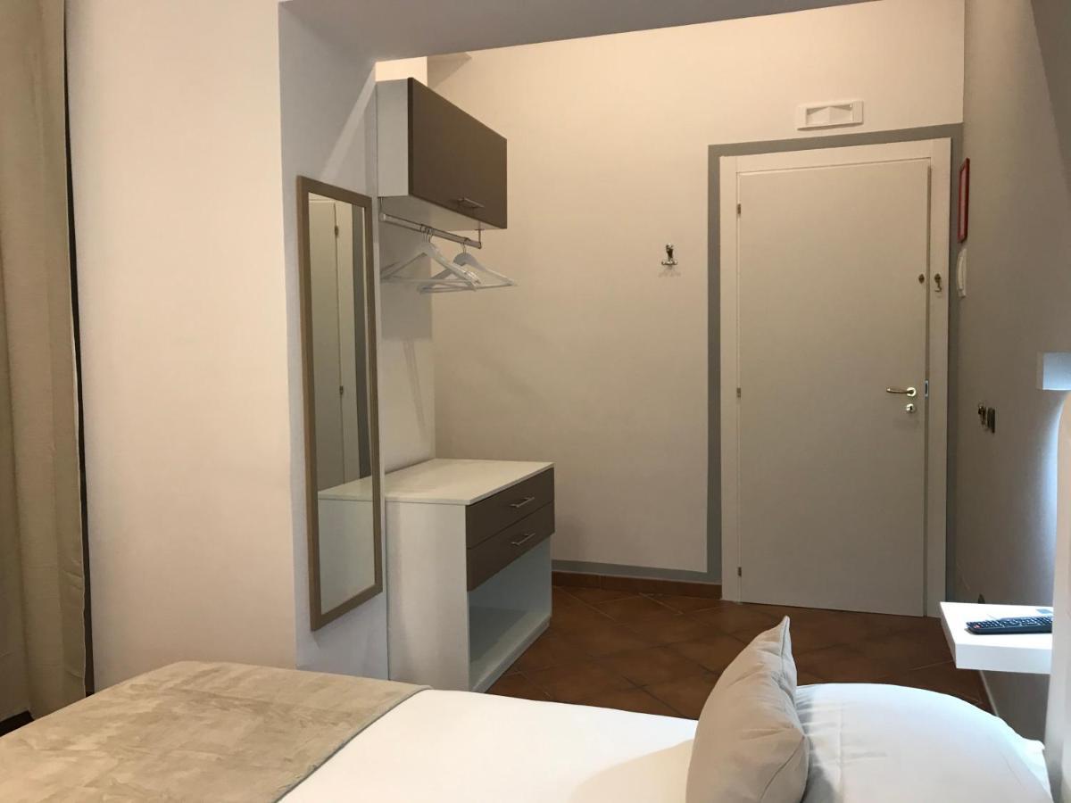 Base Napoli Plebiscito Bed and Breakfast Εξωτερικό φωτογραφία